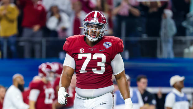 Alabama Crimson Tide offensive lineman Evan Neal (73) in action during the game against the Cincinnati Bearcats in the 2021 Cotton Bowl college football CFP national semifinal game at AT&T Stadium.